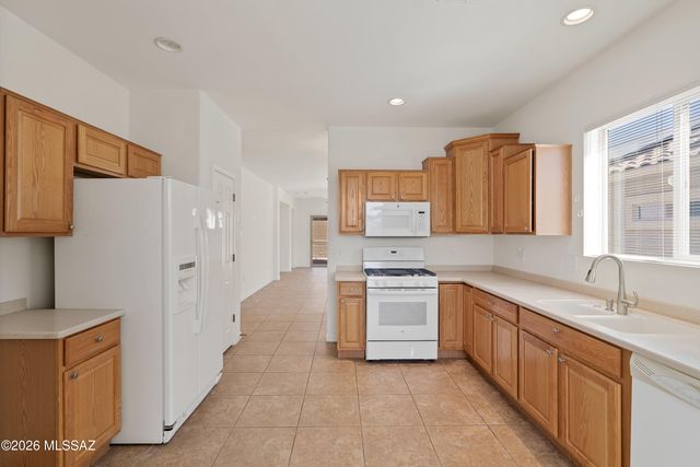 468 W Calle Media Luz, Sahuarita, AZ 85629