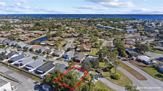 5521 Longleaf DR, North Fort Myers, FL 33917