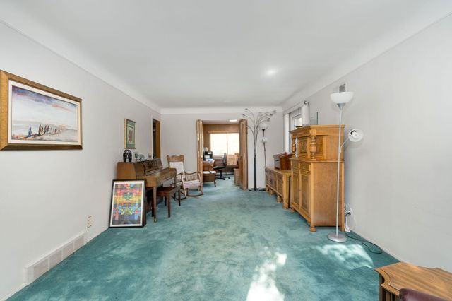 16940 Jeanette Street, Southfield, MI 48075