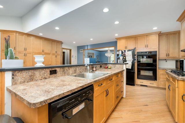 16940 Jeanette Street, Southfield, MI 48075