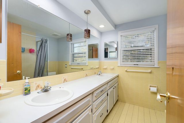 16940 Jeanette Street, Southfield, MI 48075