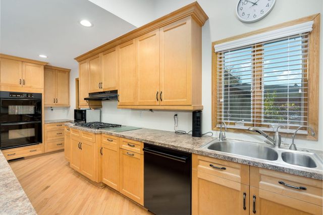 16940 Jeanette Street, Southfield, MI 48075