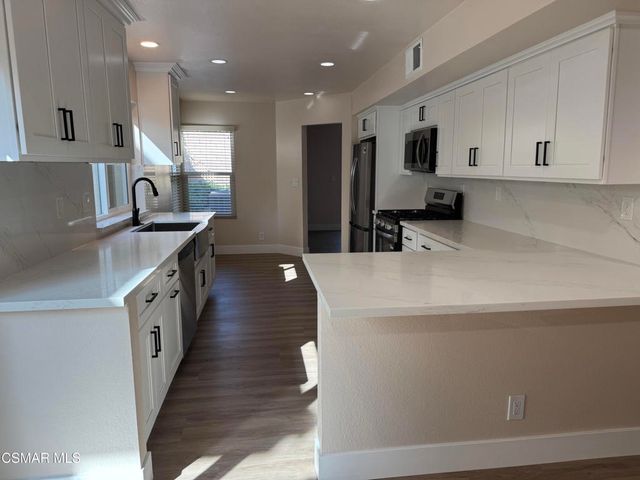 12475 Sunnyglen Drive, Moorpark, CA 93021