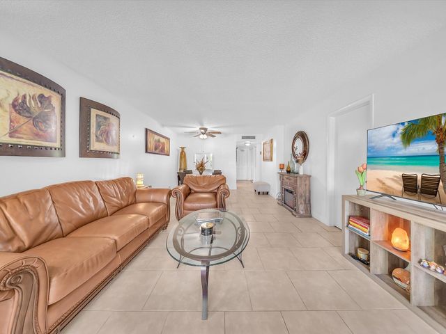 6051 NW 61st Avenue 310, Tamarac, FL 33319