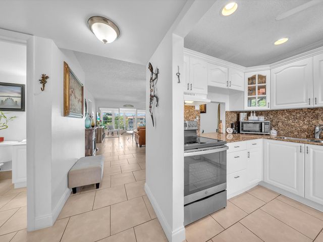 6051 NW 61st Avenue 310, Tamarac, FL 33319