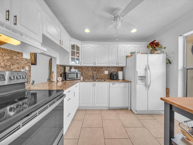 6051 NW 61st Avenue 310, Tamarac, FL 33319