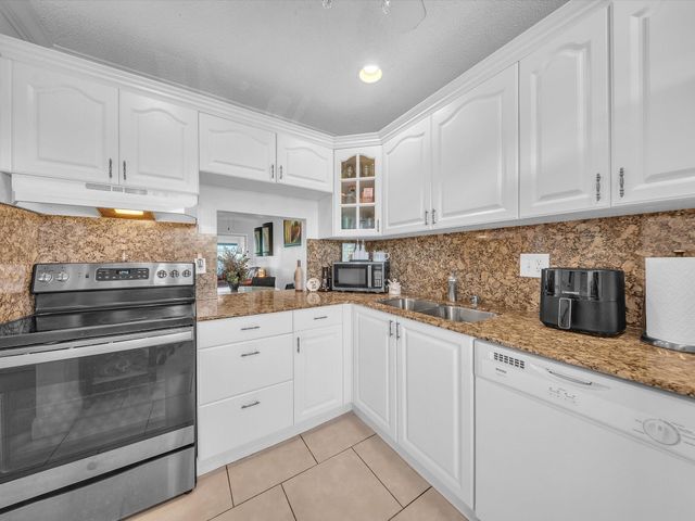 6051 NW 61st Avenue 310, Tamarac, FL 33319