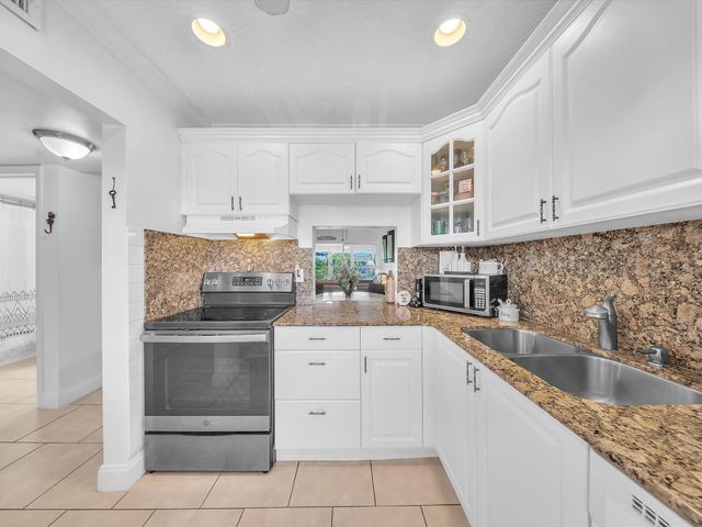 6051 NW 61st Avenue 310, Tamarac, FL 33319