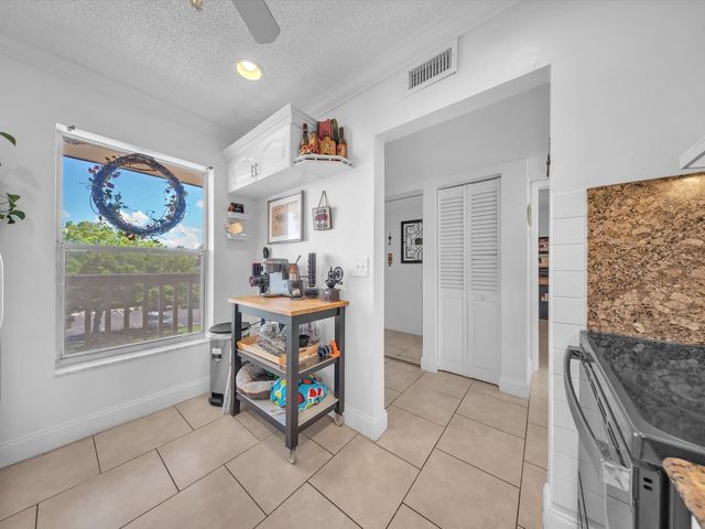 6051 NW 61st Avenue 310, Tamarac, FL 33319