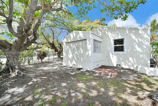 299 NW 43rd St, Miami, FL 33127