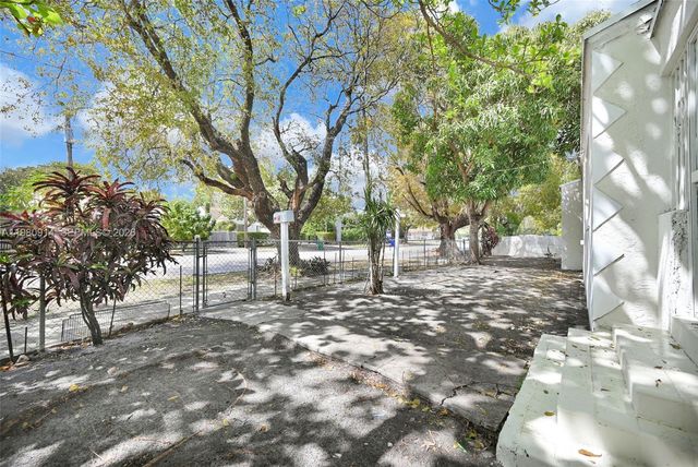 299 NW 43rd St, Miami, FL 33127