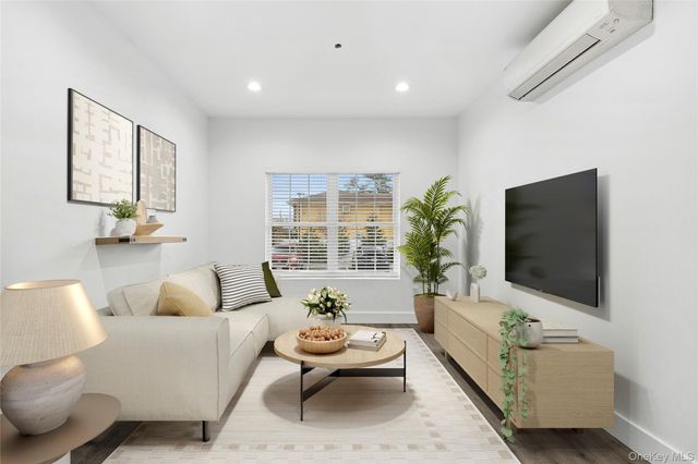 533 Greenwich Street, Hempstead, NY 11550