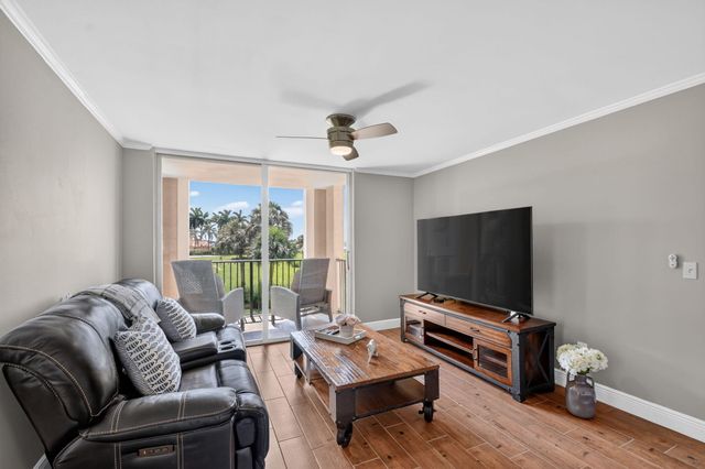 135 Yacht Club Way 204, Hypoluxo, FL 33462