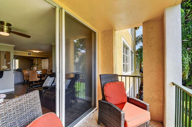 135 Yacht Club Way 204, Hypoluxo, FL 33462