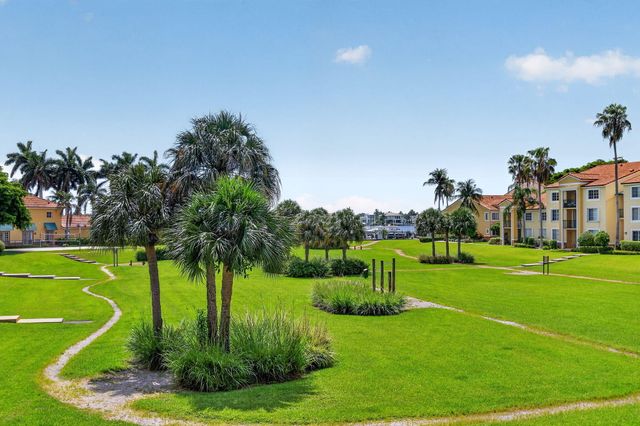 135 Yacht Club Way 204, Hypoluxo, FL 33462