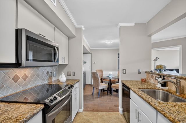 135 Yacht Club Way 204, Hypoluxo, FL 33462