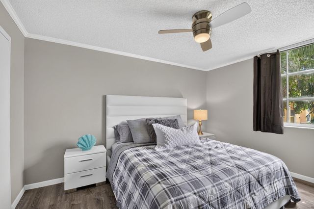 135 Yacht Club Way 204, Hypoluxo, FL 33462