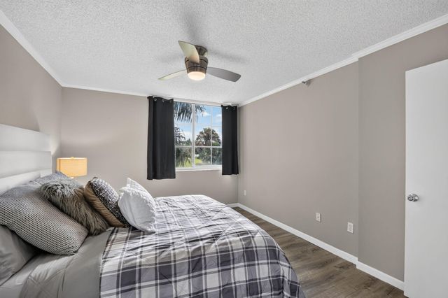 135 Yacht Club Way 204, Hypoluxo, FL 33462