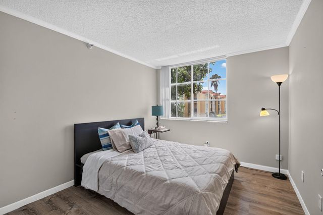 135 Yacht Club Way 204, Hypoluxo, FL 33462