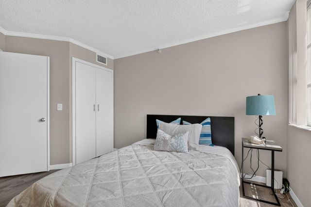 135 Yacht Club Way 204, Hypoluxo, FL 33462