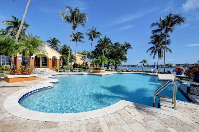135 Yacht Club Way 204, Hypoluxo, FL 33462