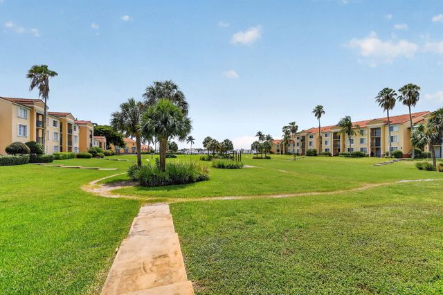 135 Yacht Club Way 204, Hypoluxo, FL 33462