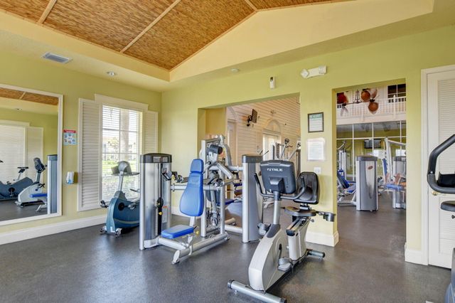 135 Yacht Club Way 204, Hypoluxo, FL 33462