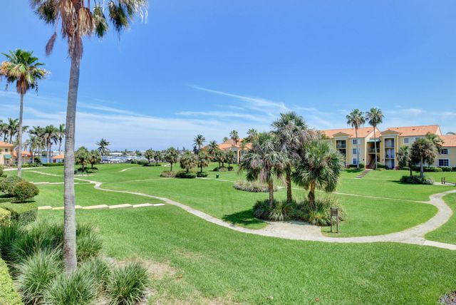 135 Yacht Club Way 204, Hypoluxo, FL 33462