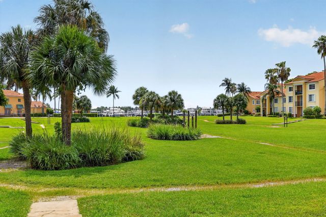 135 Yacht Club Way 204, Hypoluxo, FL 33462