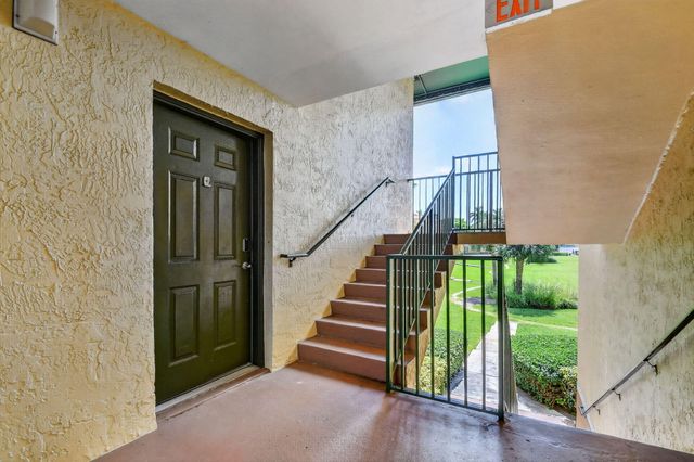 135 Yacht Club Way 204, Hypoluxo, FL 33462