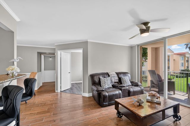 135 Yacht Club Way 204, Hypoluxo, FL 33462