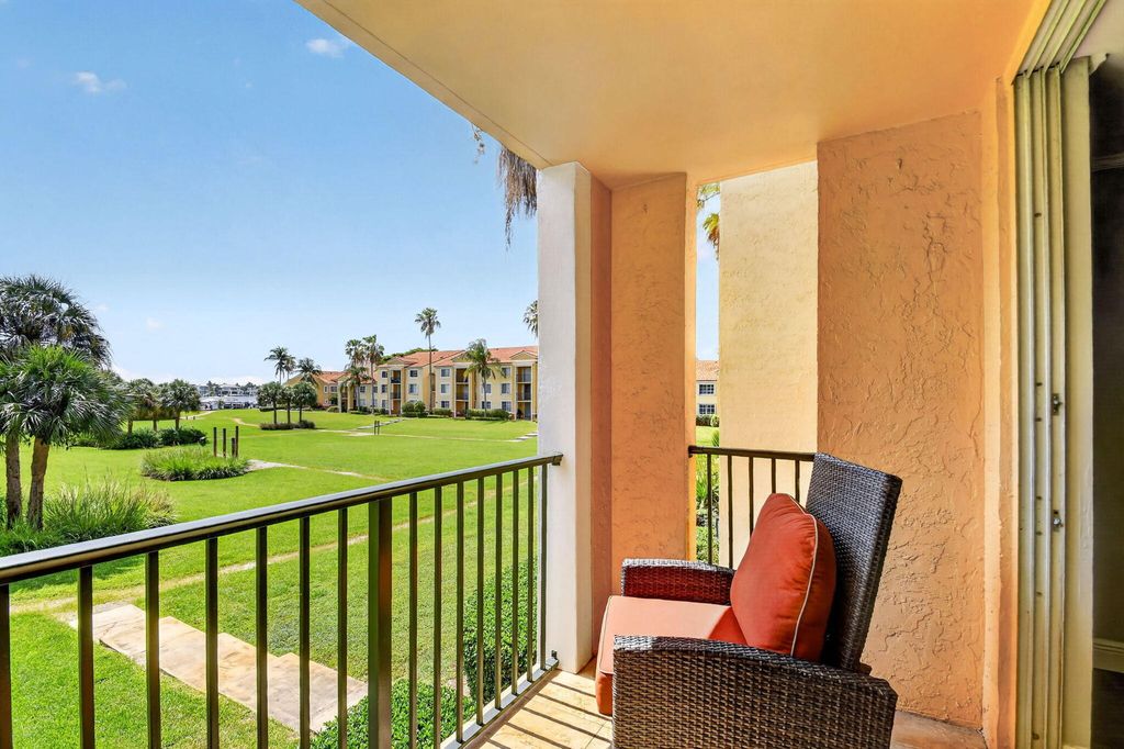 135 Yacht Club Way 204, Hypoluxo, FL 33462
