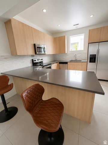 7750 S ROOFTOP DR, Midvale, UT 84047