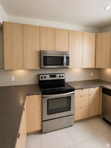 7750 S ROOFTOP DR, Midvale, UT 84047