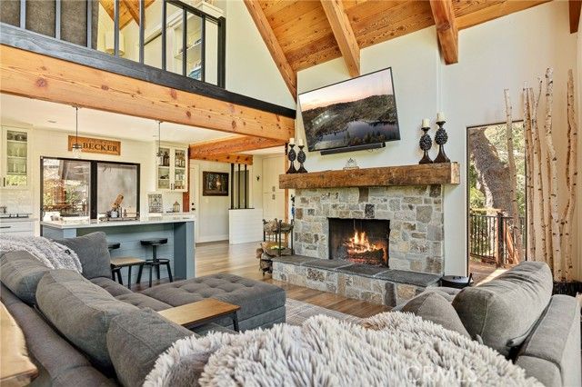 26489 Hillcrest, Lake Arrowhead, CA 92352