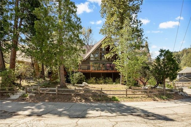 26489 Hillcrest, Lake Arrowhead, CA 92352