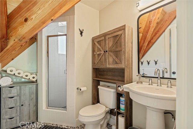 26489 Hillcrest, Lake Arrowhead, CA 92352