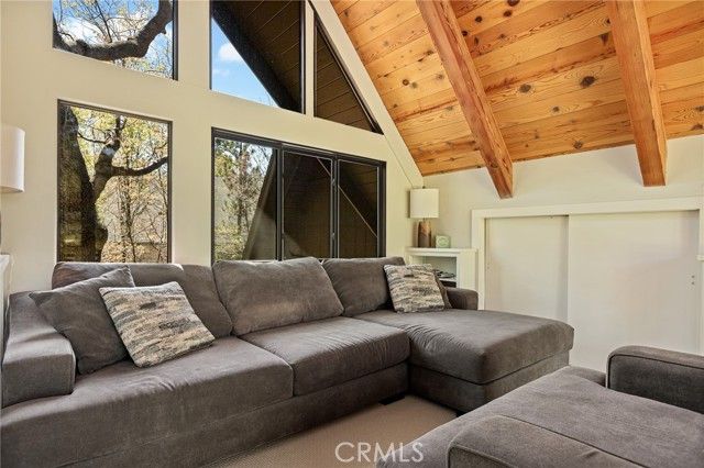 26489 Hillcrest, Lake Arrowhead, CA 92352