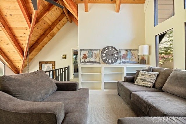 26489 Hillcrest, Lake Arrowhead, CA 92352