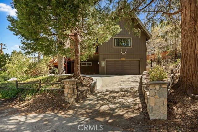 26489 Hillcrest, Lake Arrowhead, CA 92352