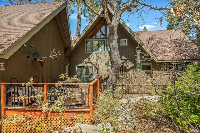 26489 Hillcrest, Lake Arrowhead, CA 92352