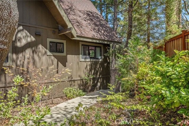 26489 Hillcrest, Lake Arrowhead, CA 92352