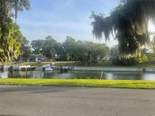 23 LONESOME PINE TRAIL, Yalaha, FL 34797
