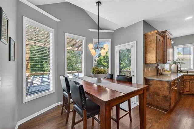 21612 W 100 Terrace, Lenexa, KS 66220