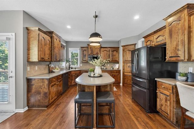 21612 W 100 Terrace, Lenexa, KS 66220