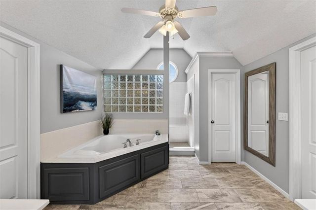 21612 W 100 Terrace, Lenexa, KS 66220