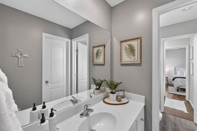 21612 W 100 Terrace, Lenexa, KS 66220
