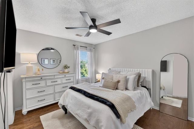 21612 W 100 Terrace, Lenexa, KS 66220