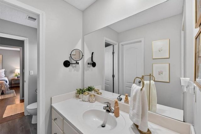 21612 W 100 Terrace, Lenexa, KS 66220