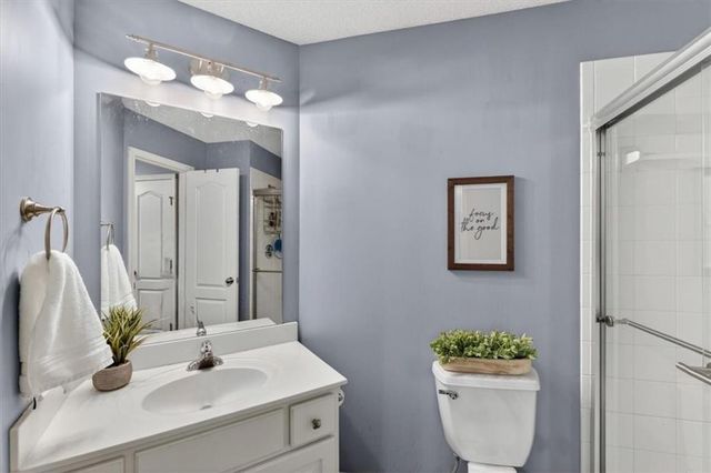 21612 W 100 Terrace, Lenexa, KS 66220